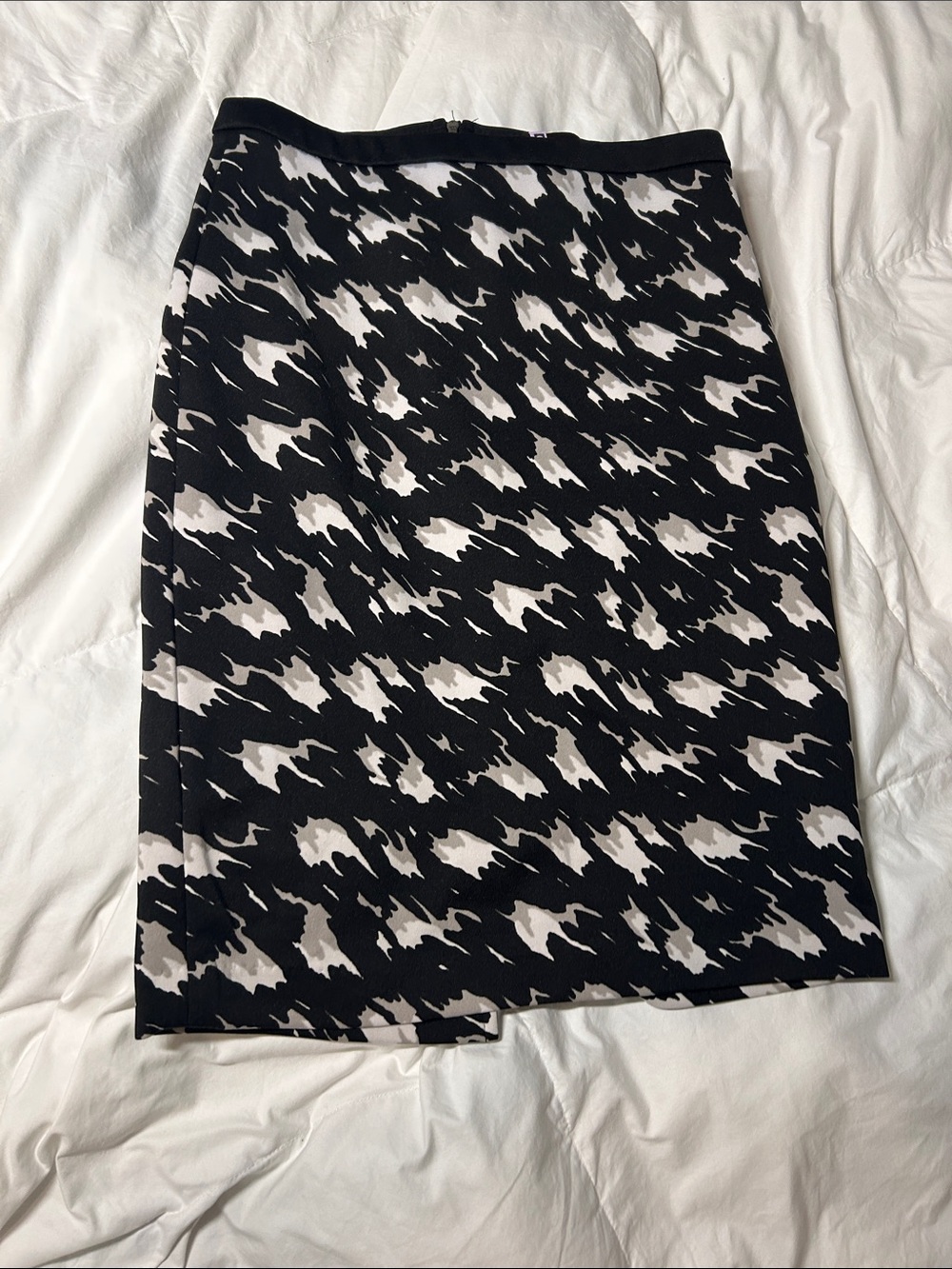 Women's Black and White Printed Pencil Skirt